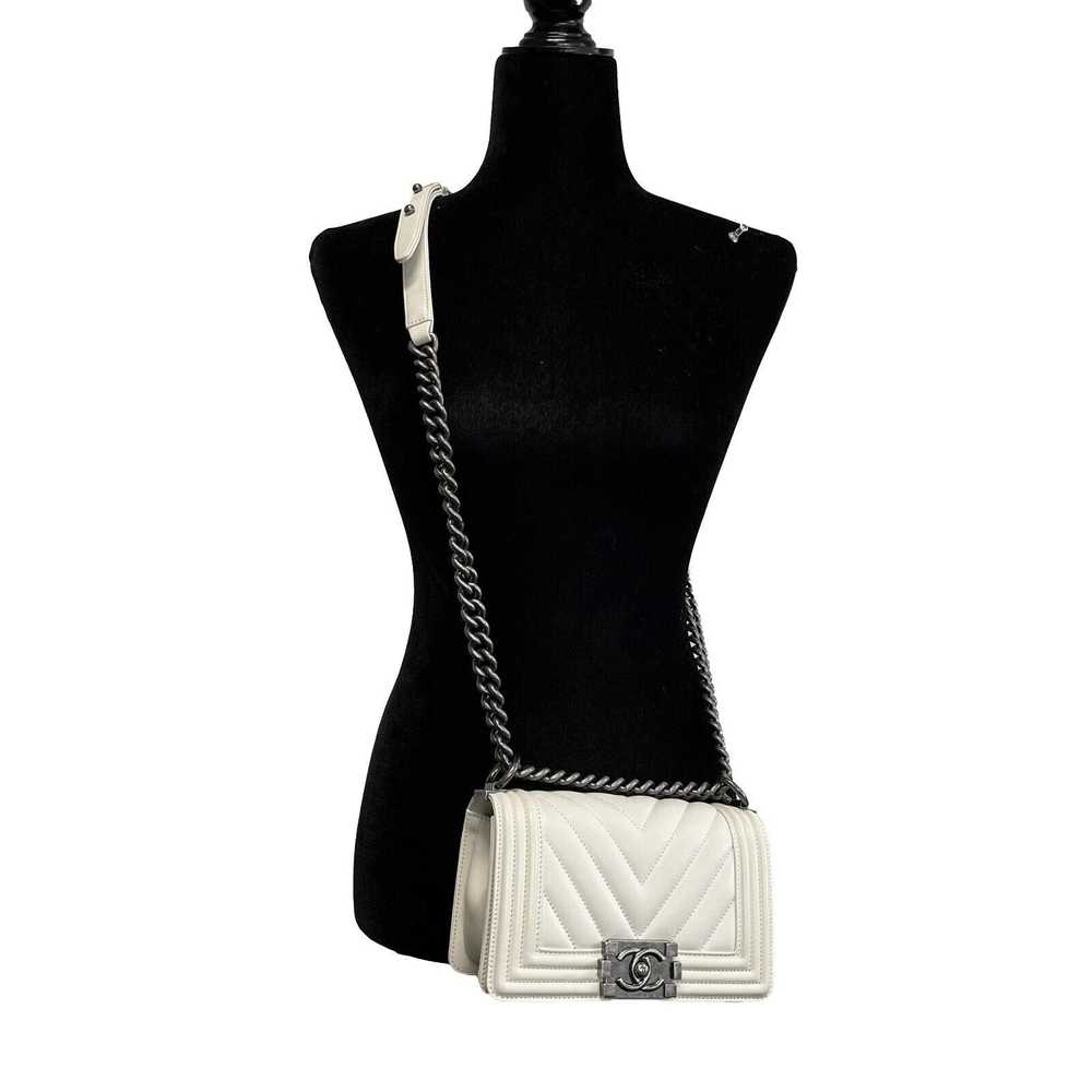 Chanel CHANEL Boy Flap Chevron Quilted White Shou… - image 8