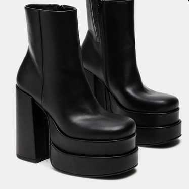 Steven Madden Platform Boots