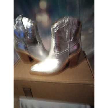 Marc Fisher LTD Gona Silver Size 8