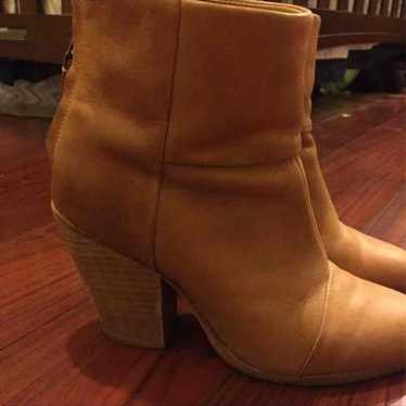 Newbury Tan booties