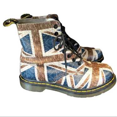 DR. MARTENS DELANEY IN CLASSIC UNION JACK SOFTY T… - image 1