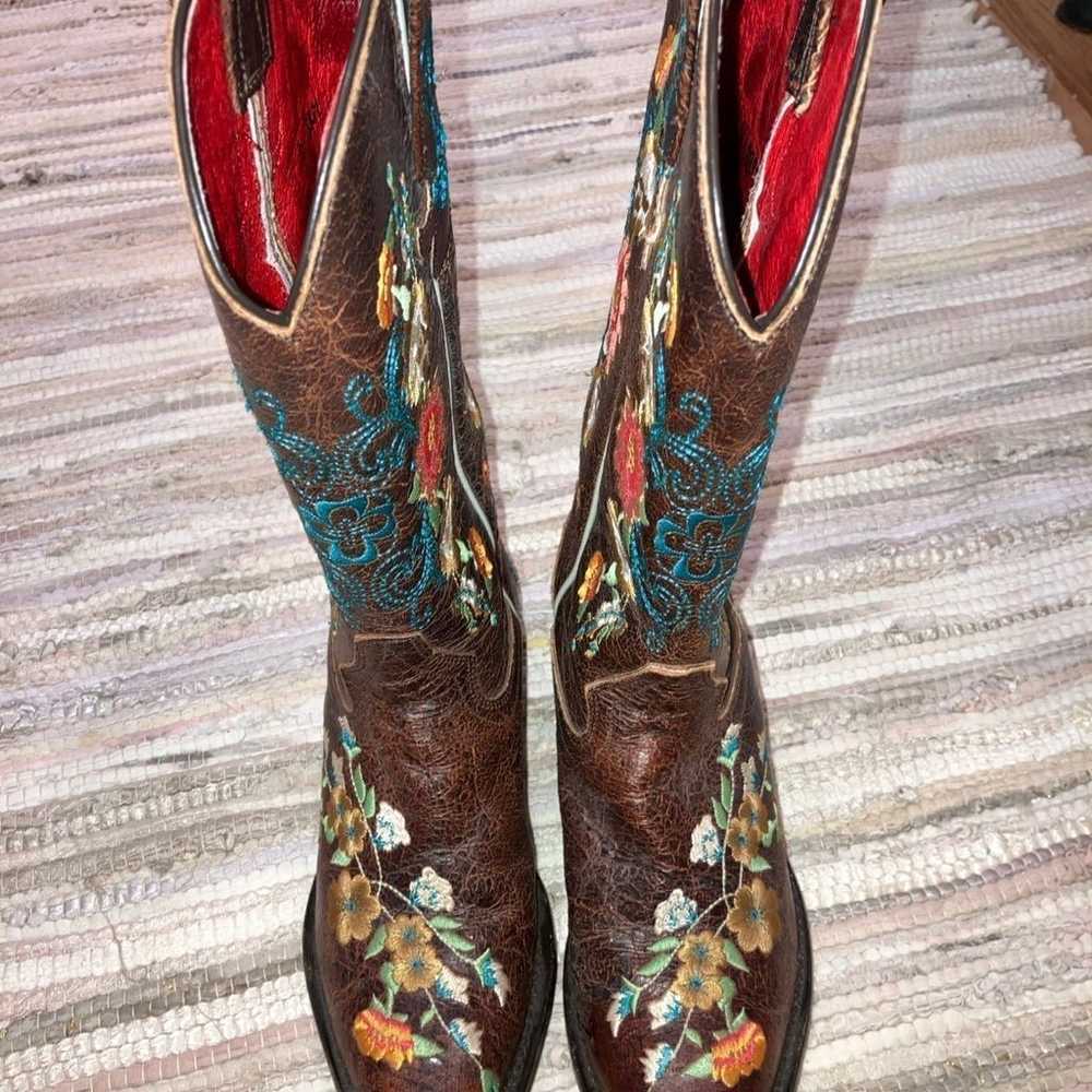 Macie Bean Cowgirl Boots! Gorgeous Floral Embroid… - image 3