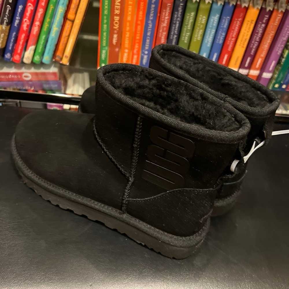 WMNS) UGG Classic Mini UGG Rubber Logo 'Black' 11… - image 2