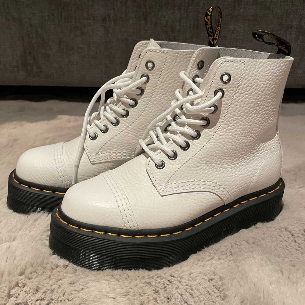 Dr Martens Sinclair Boots In White sz 6 - image 3