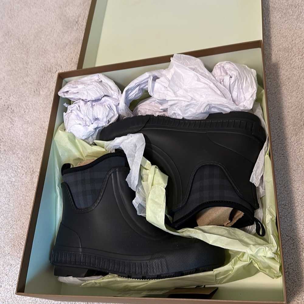 Burberry rain boot low high - image 2