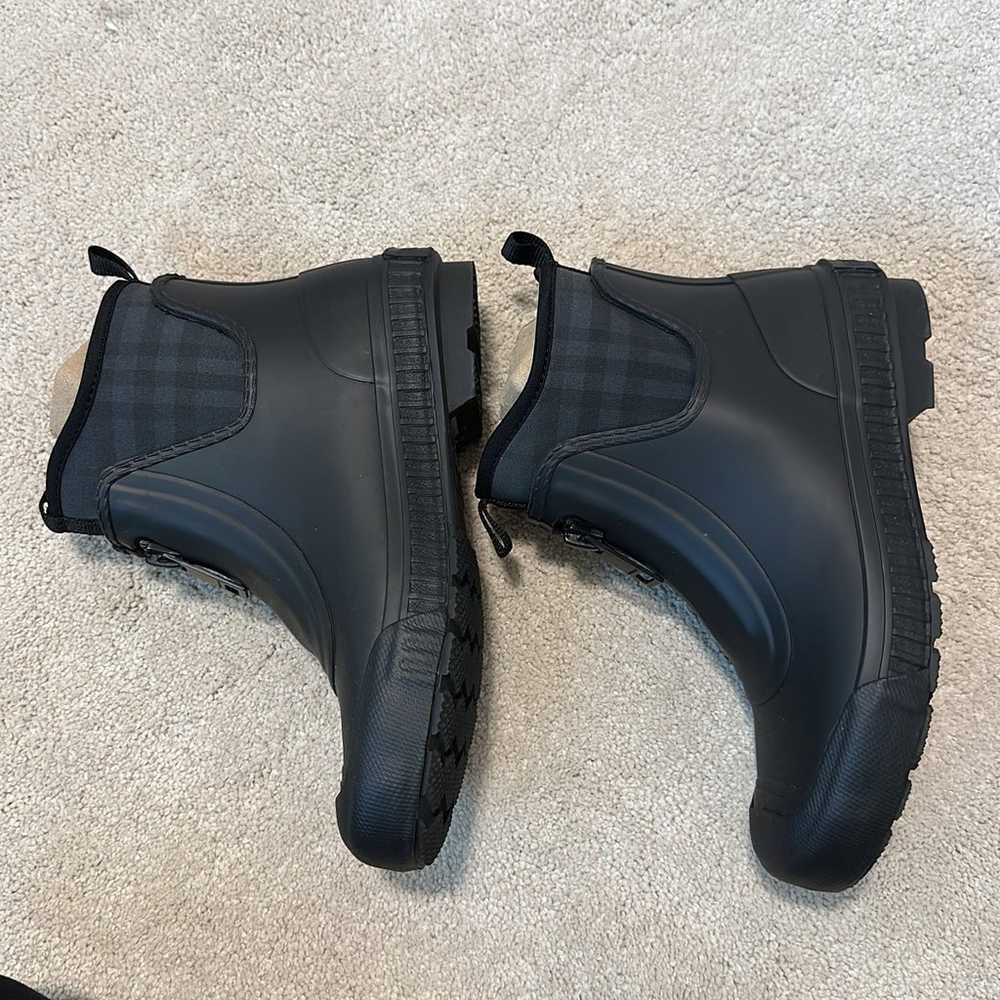 Burberry rain boot low high - image 3