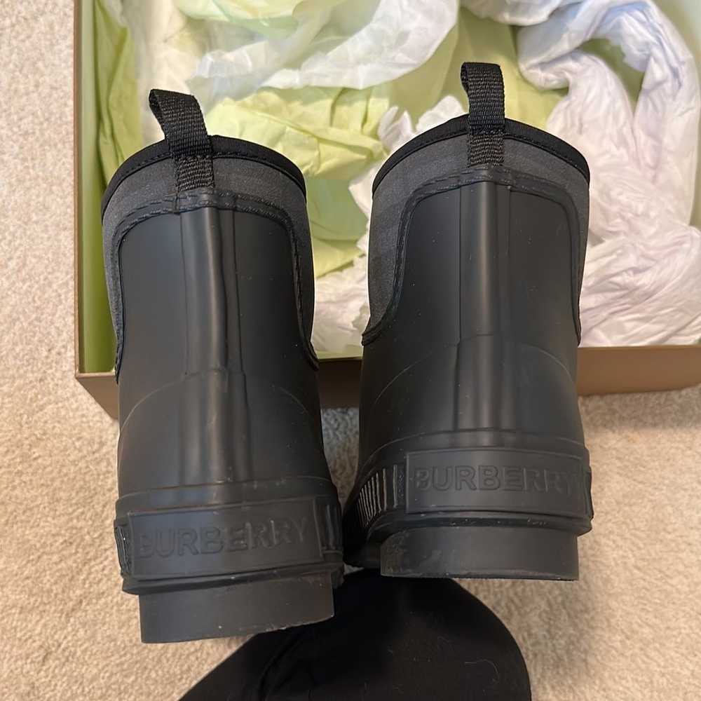 Burberry rain boot low high - image 5