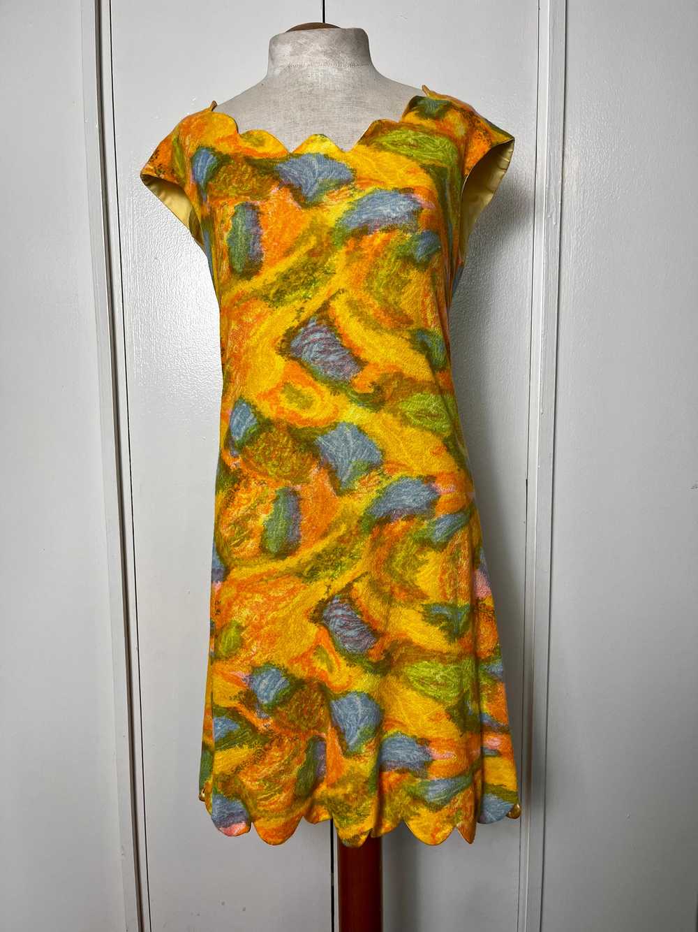 Vintage 1960's "Home-Sewn" Yellow Scallop Midi Dr… - image 8