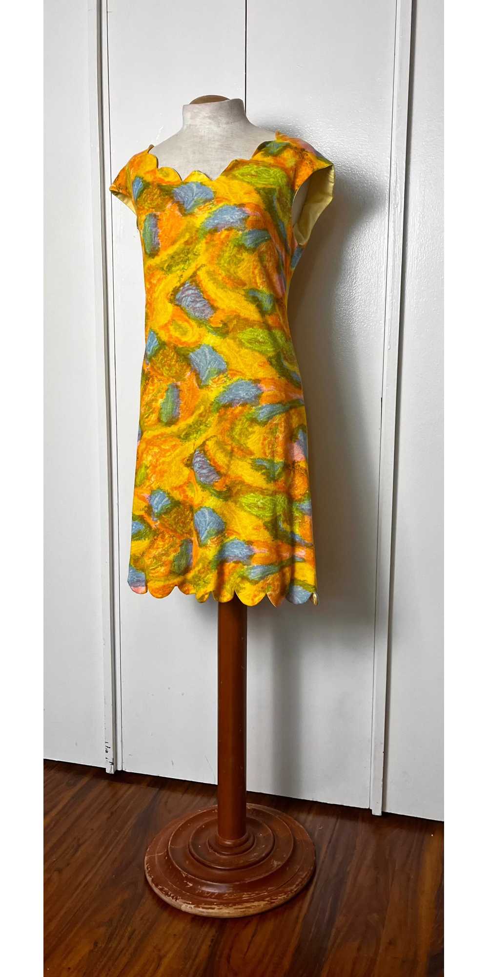 Vintage 1960's "Home-Sewn" Yellow Scallop Midi Dr… - image 9