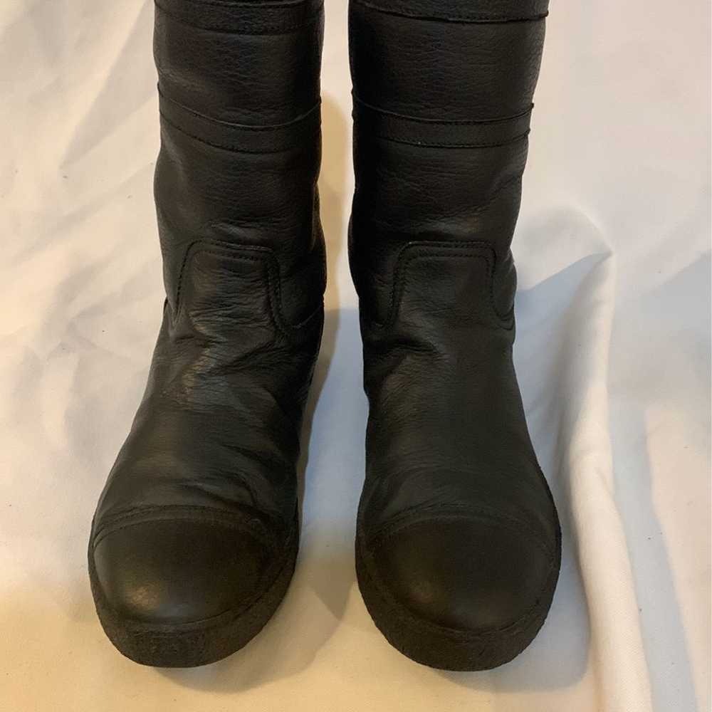 CHANEL NAVY SHEARLING BOOTS SIZE 37 (6.5US) - 1G2… - image 2