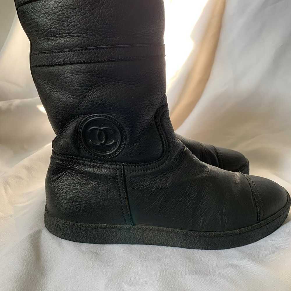 CHANEL NAVY SHEARLING BOOTS SIZE 37 (6.5US) - 1G2… - image 6