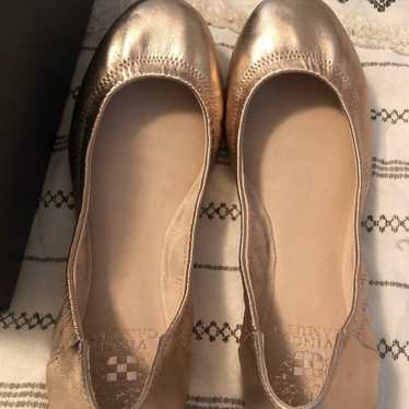 Vince Camuto rose gold flats