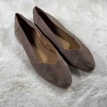 Toms NWOB New Ballet Flats Size 8 Tan Faux Suede … - image 1