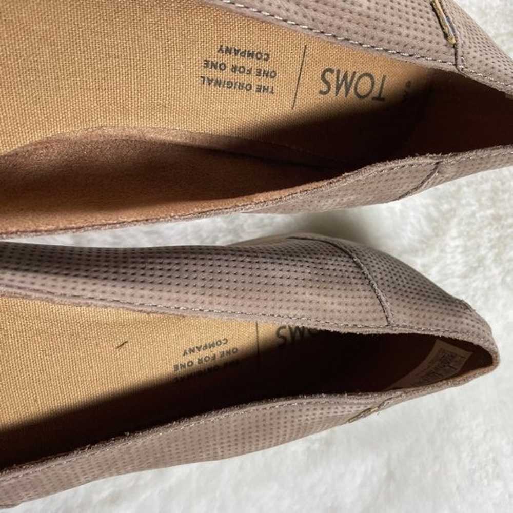 Toms NWOB New Ballet Flats Size 8 Tan Faux Suede … - image 2