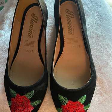 Embroidered flats - image 1