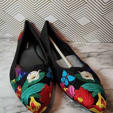 Nine west embroidered flats