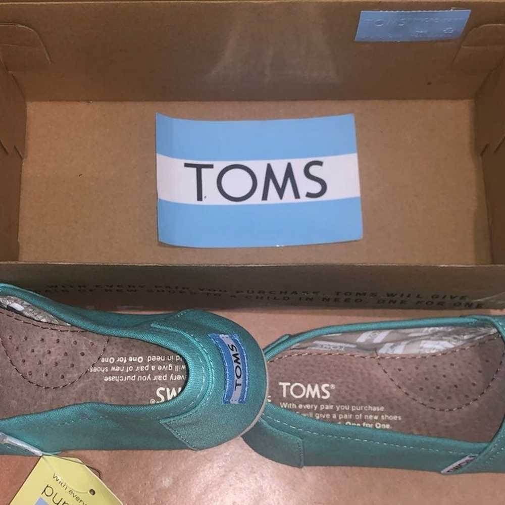 TOMS shoes - image 3