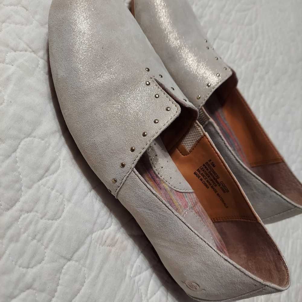 Born Sebra Flats Beige with touch of Gold Shimmer - image 1