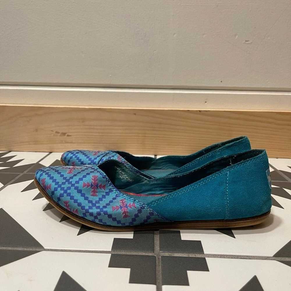 TOMS Jutti Flats Satin and Suede Aztec Pattern - image 10