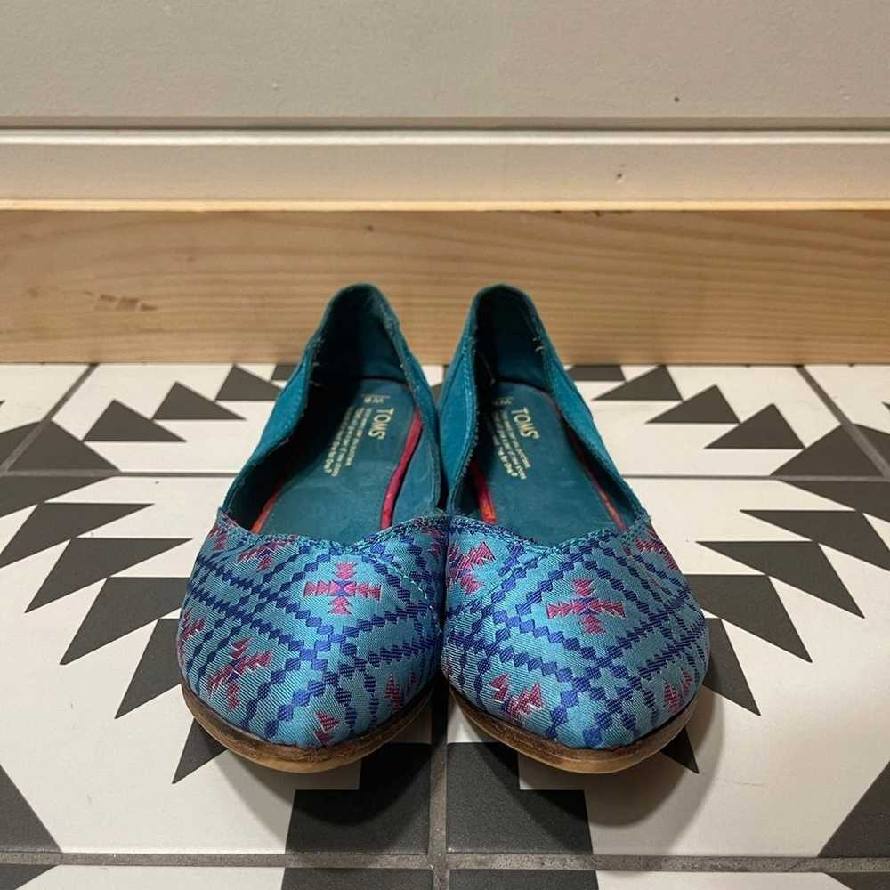 TOMS Jutti Flats Satin and Suede Aztec Pattern - image 9