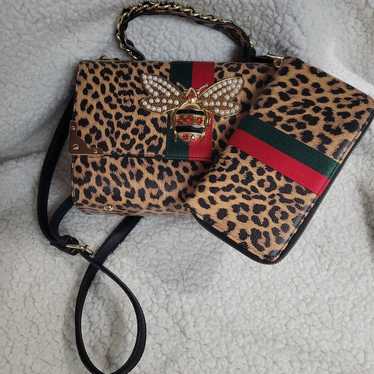 Nwot- fashion bee embellishment handbag and wallet