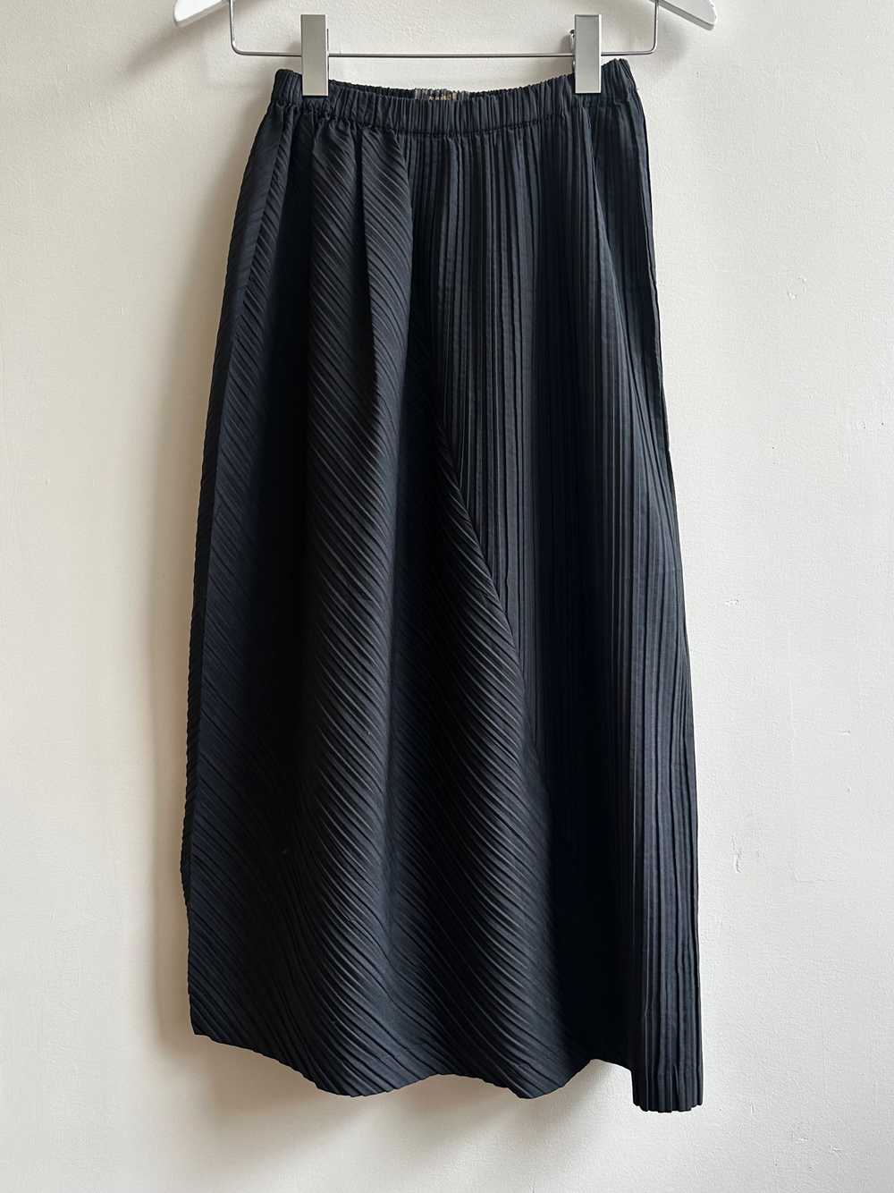 Vintage Issey Miyake Pleated Black Skirt Size Sma… - image 1