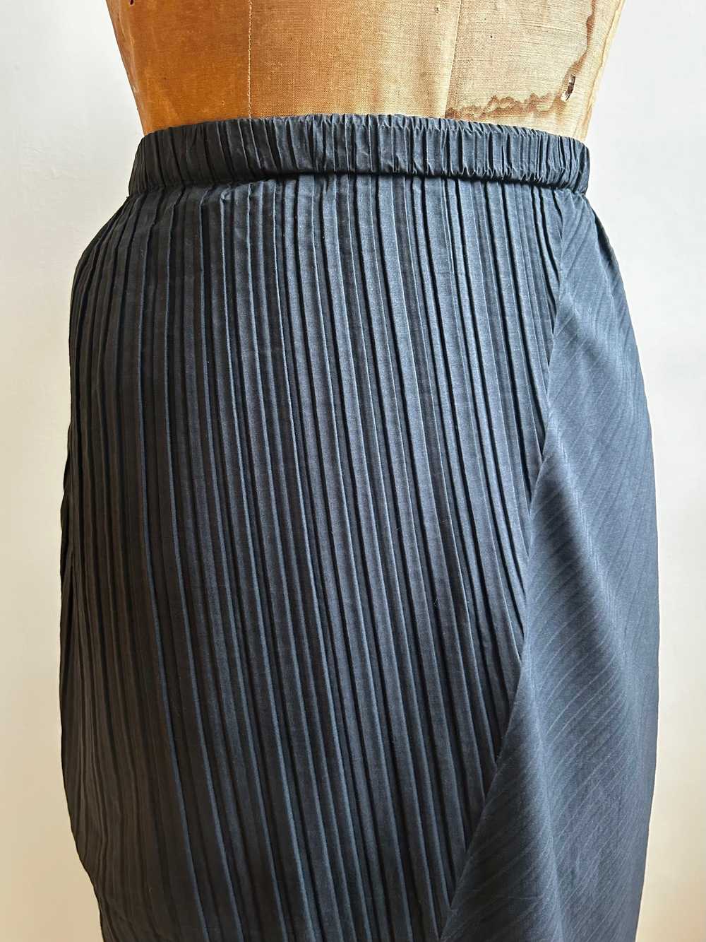 Vintage Issey Miyake Pleated Black Skirt Size Sma… - image 4