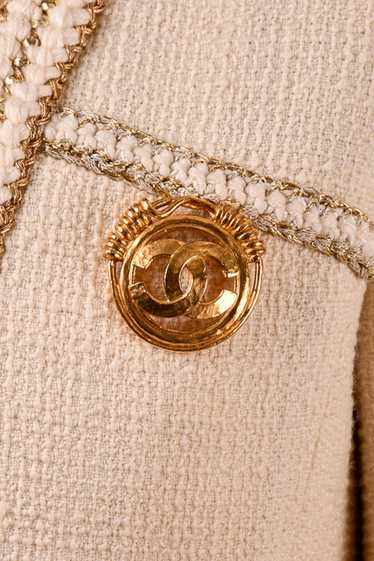 Pre-loved Chanel™ Gold Toned CC Round Brooch - image 1