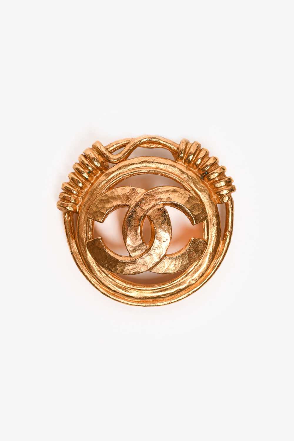 Pre-loved Chanel™ Gold Toned CC Round Brooch - image 2