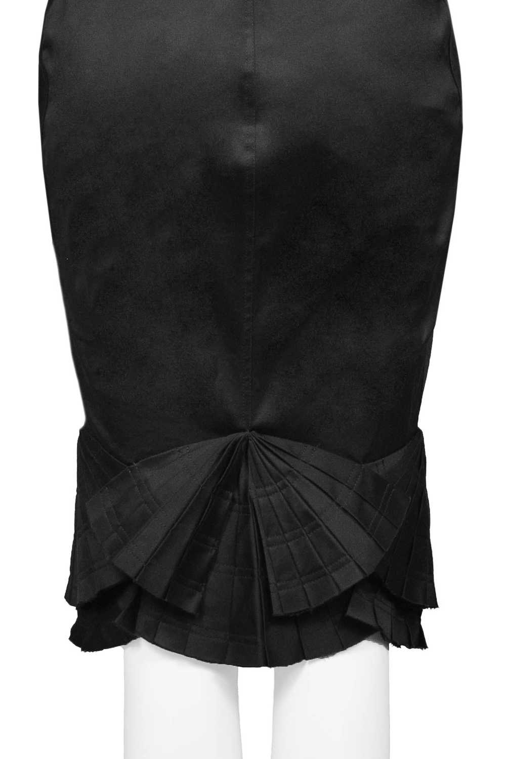 GUCCI BY TOM FORD BLACK DRESS WITH BACK PLEAT FAN… - image 4