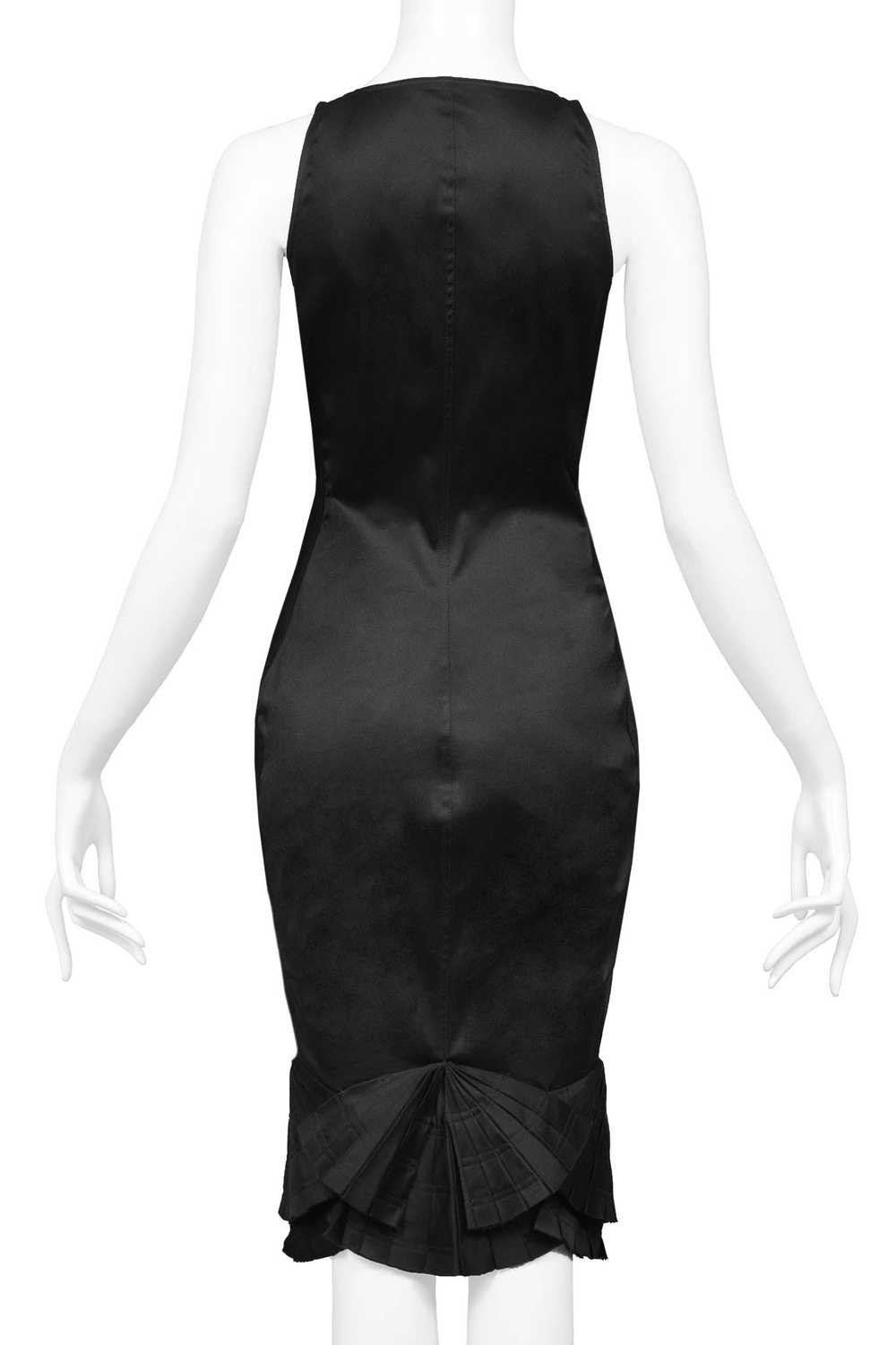 GUCCI BY TOM FORD BLACK DRESS WITH BACK PLEAT FAN… - image 5