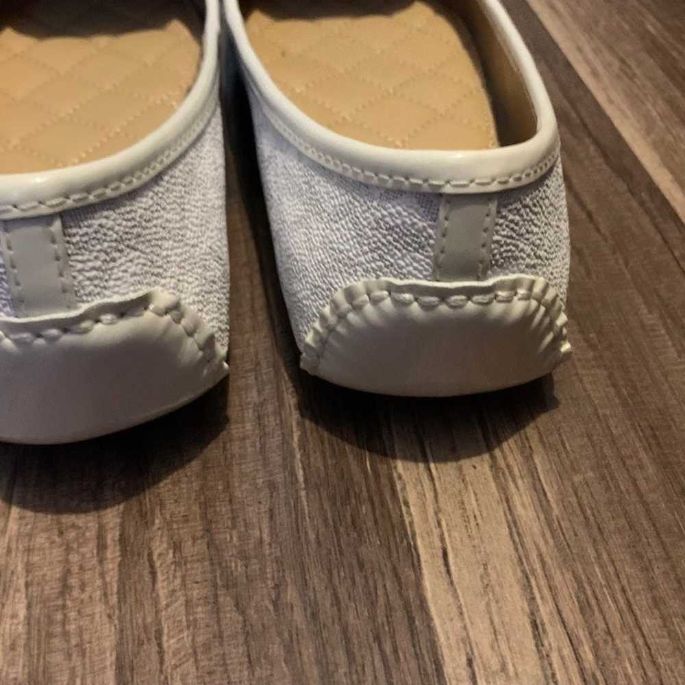 Michael Kors White Flats in Size 7M - image 2