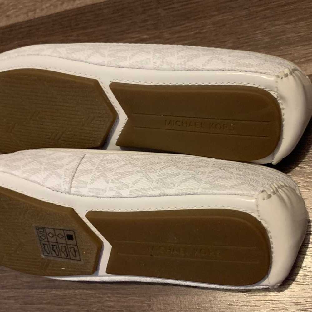 Michael Kors White Flats in Size 7M - image 3