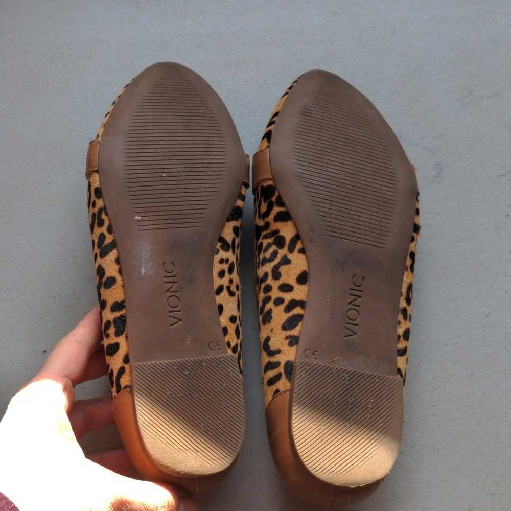 Vionic Savanah Leopard Tan Leathers Almond Toe Pe… - image 4