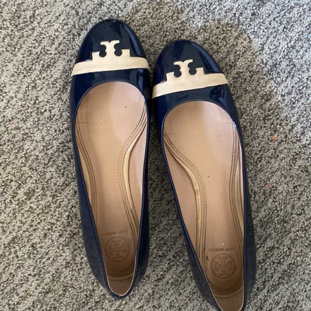 Tory Burch navy patent leather shoes flats 8 - image 10