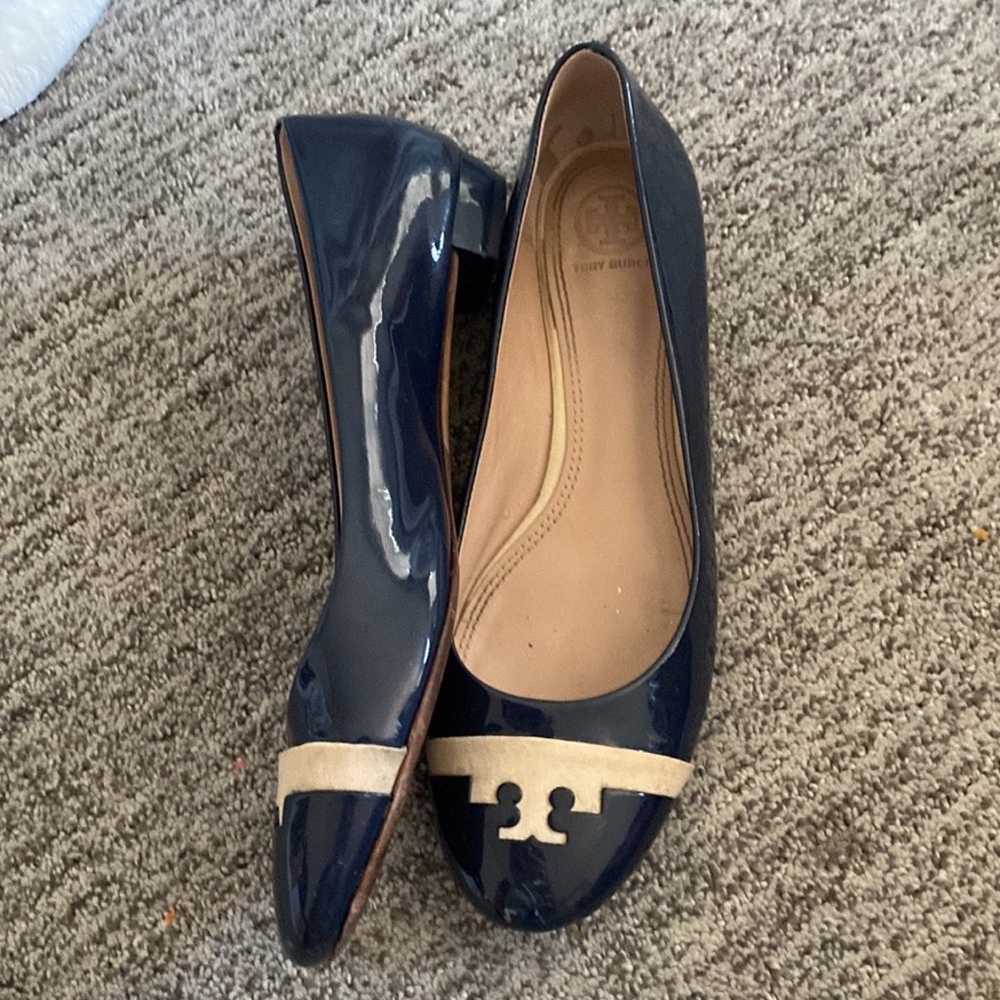 Tory Burch navy patent leather shoes flats 8 - image 8