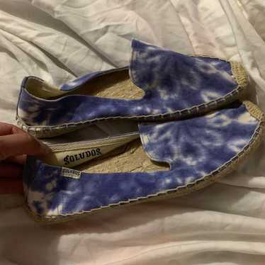 Tie Dyed White And Blue Color Shoes - image 1