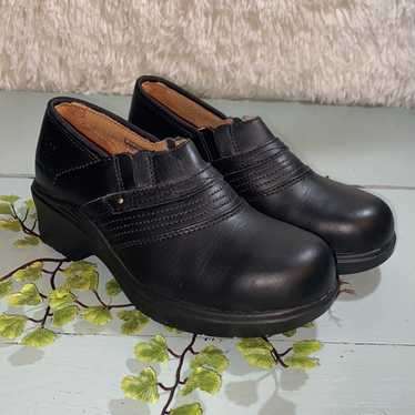 Woman-Ariat steel toe clogs