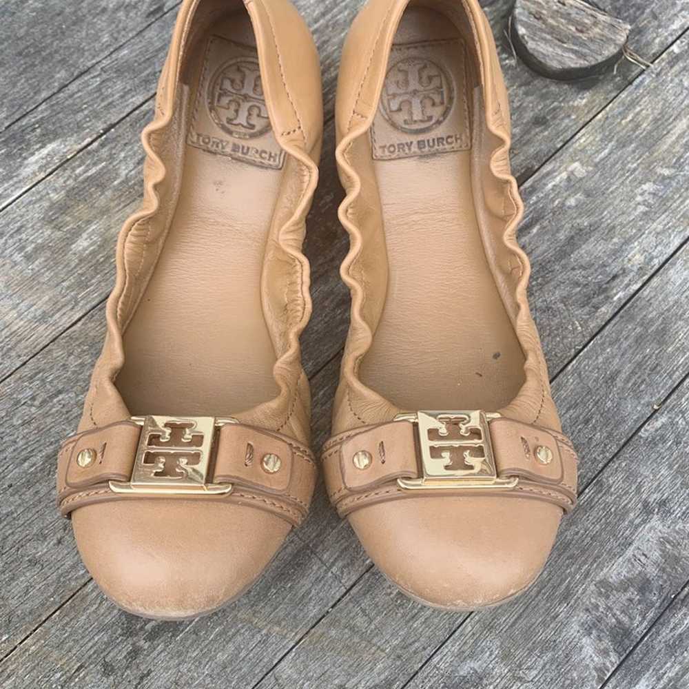 Tory burch ambrose ballet flat tan 6 - image 1