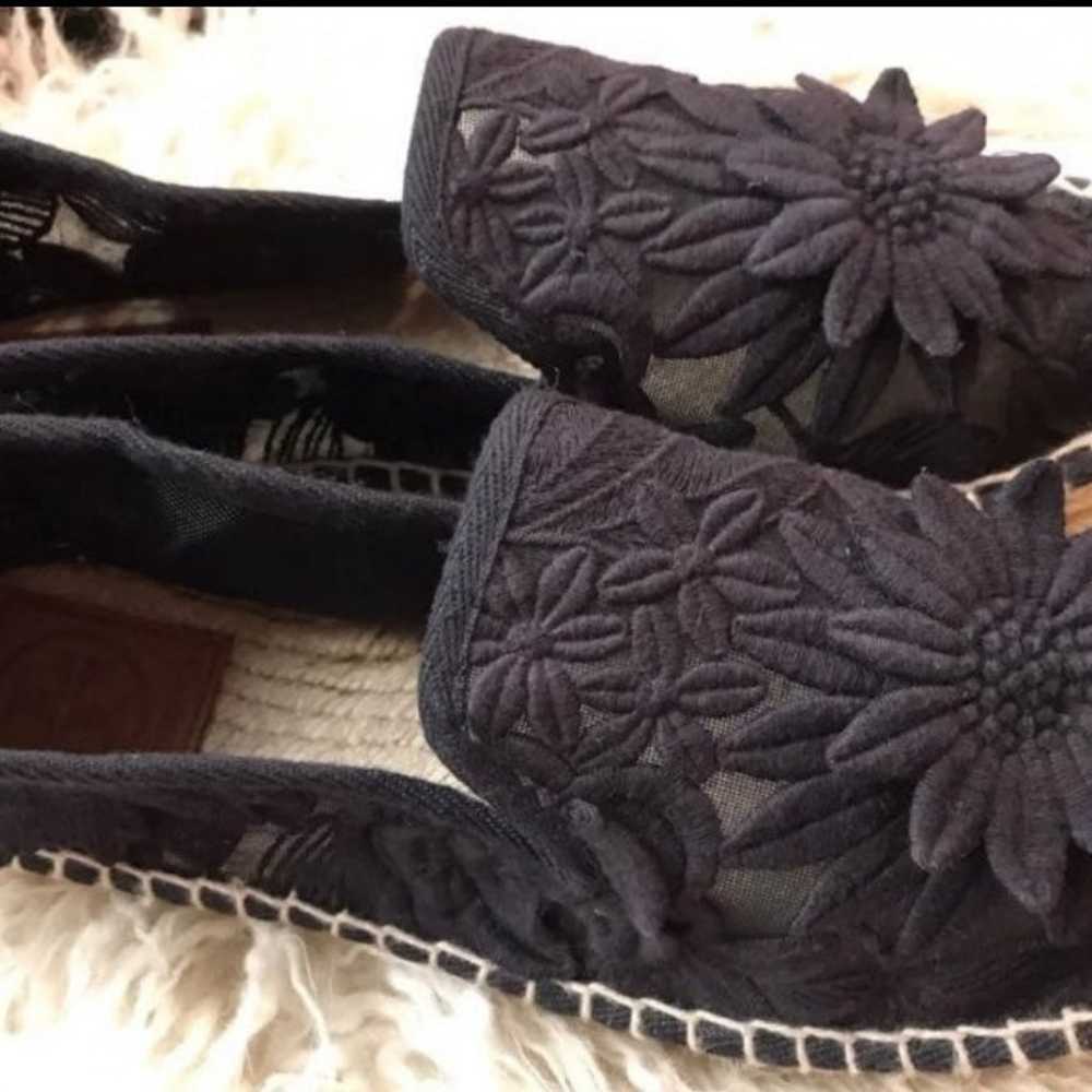 Tory Burch Floral Navy Espadrilles 7.5 - image 2