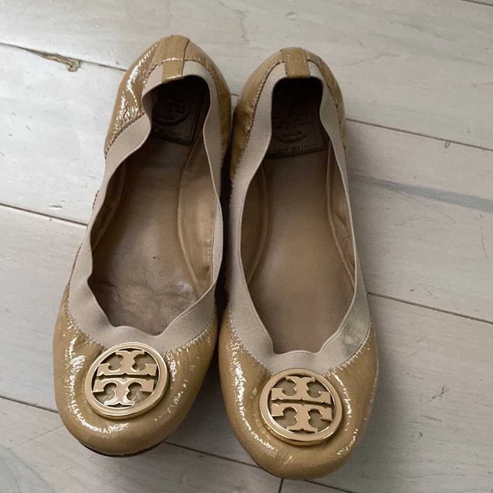 Tory Burch light brown soft patent leather logo F… - image 4