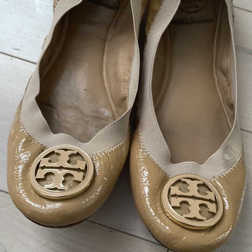 Tory Burch light brown soft patent leather logo F… - image 5