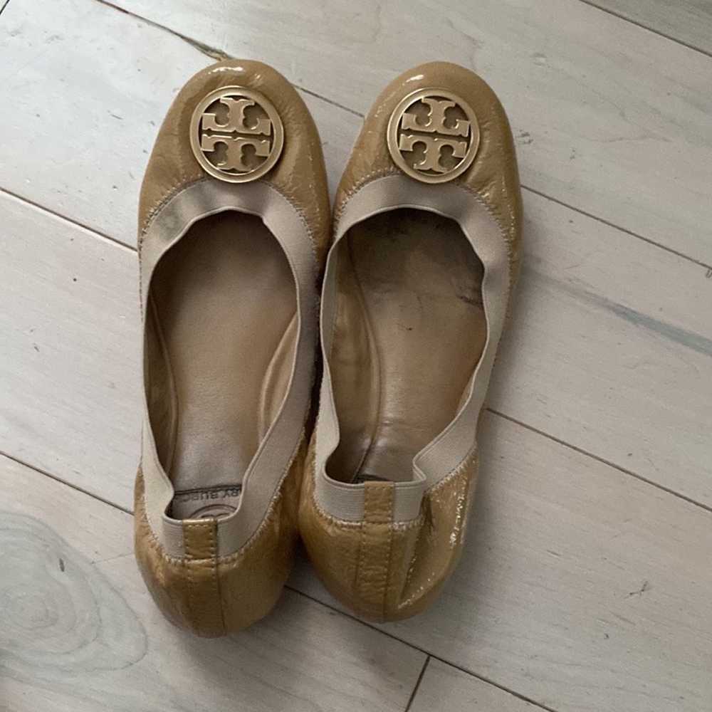 Tory Burch light brown soft patent leather logo F… - image 8