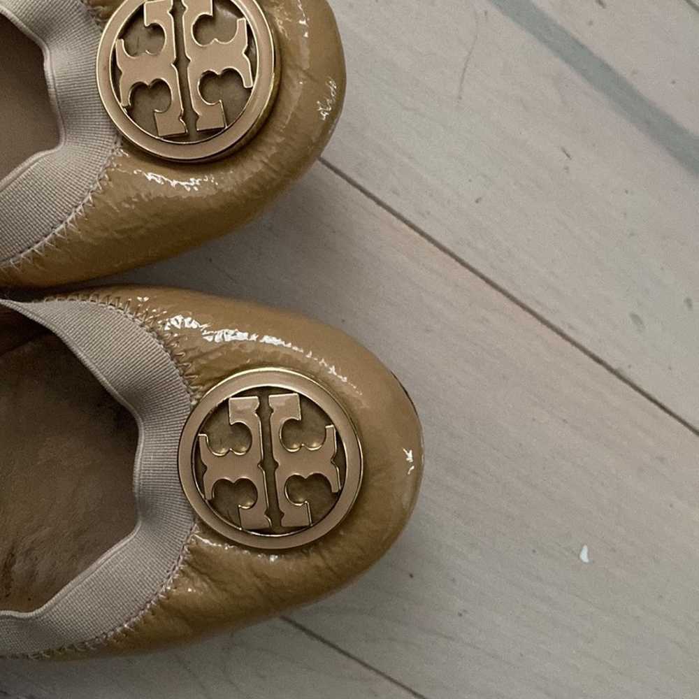 Tory Burch light brown soft patent leather logo F… - image 9