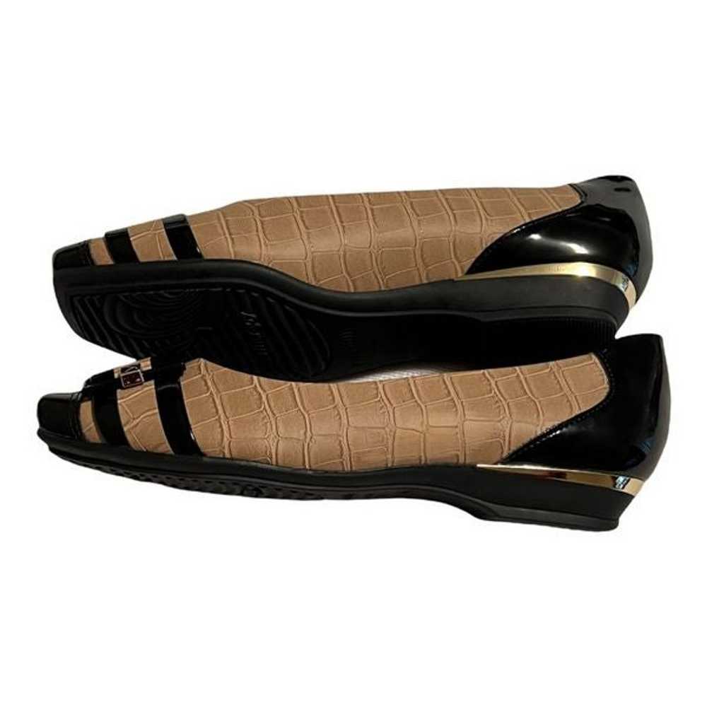 Fashion Ballet Style Shoe With Gold Detail in Heel - image 3