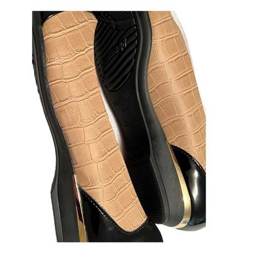 Fashion Ballet Style Shoe With Gold Detail in Heel - image 4