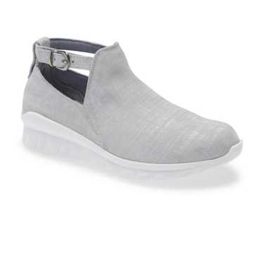 Naot Women's Cosmic - Grey Linen Leather size 39 u