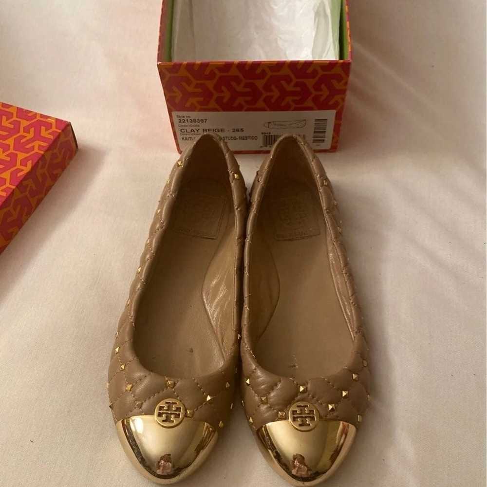 Tory Burch Beige and Gold Kaitlin flats - image 1