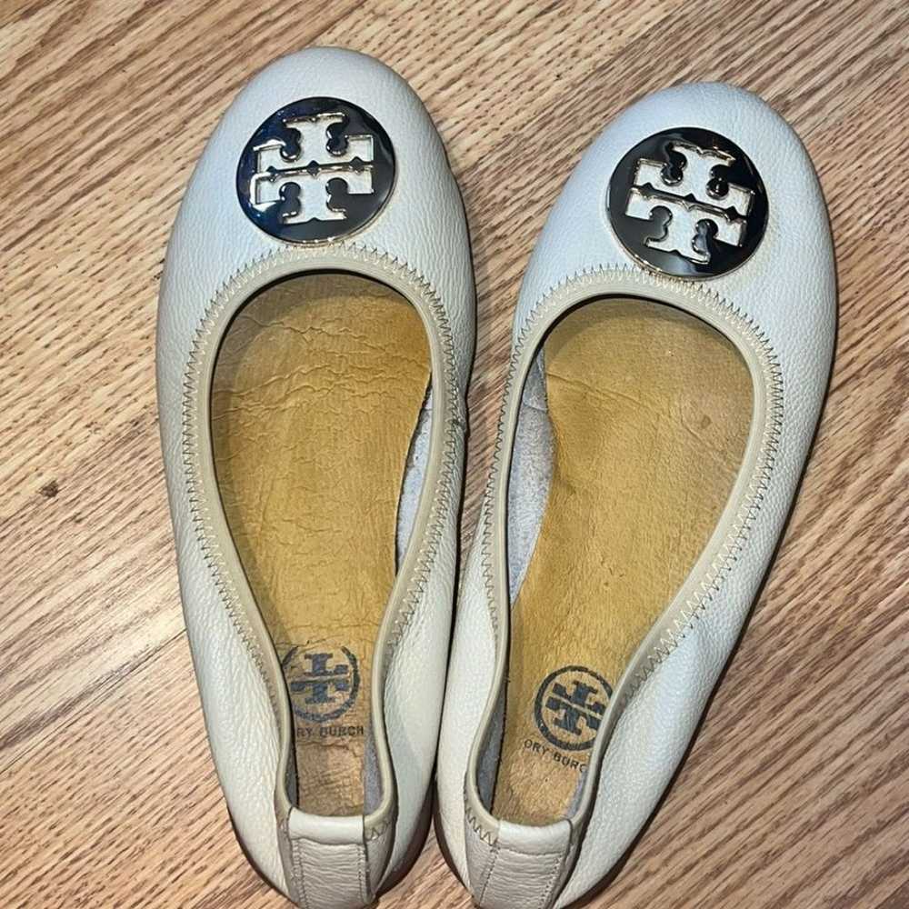 off white / cream leather Tory Burch ballet flats… - image 4