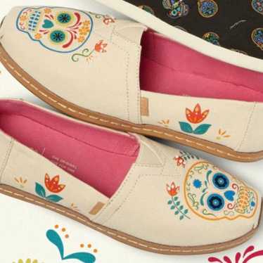 NWOT TOMS Alparagata Natural Day Of The Dead Prin… - image 1